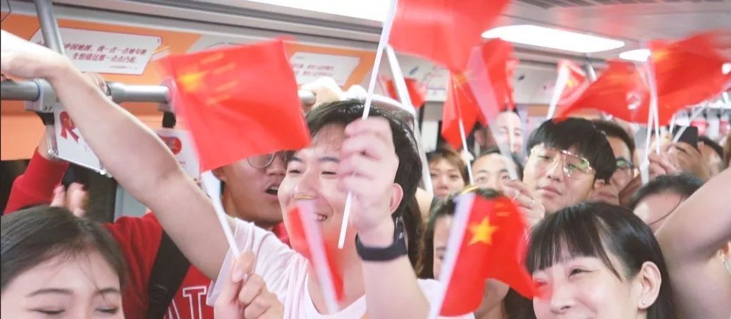 燃！北京地铁2号线，他们用一场青春的快闪表白