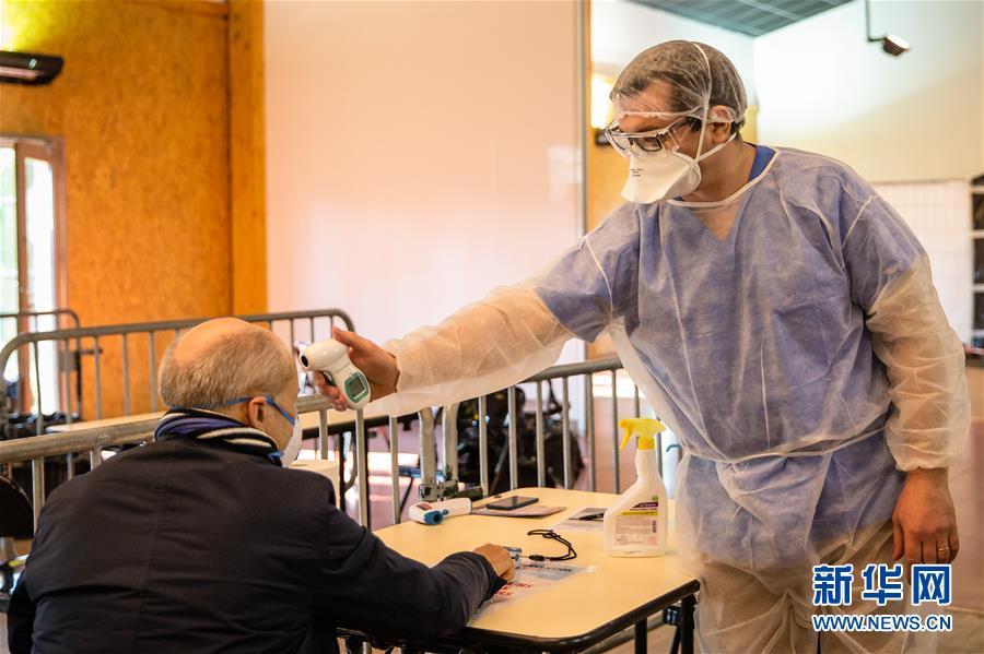 走进法国临时新冠肺炎门诊