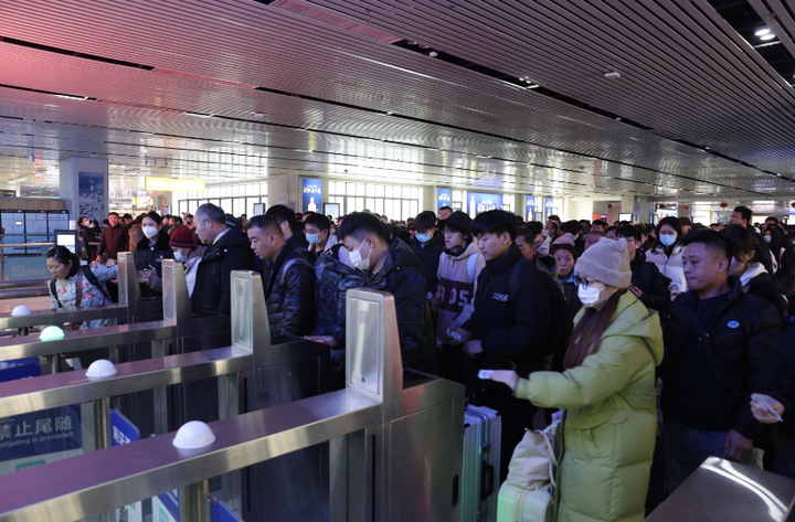 新列车运行图1月10日起实施 国铁济南局办理旅客列车总数首破千列