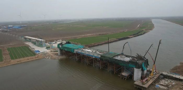 全线首座合龙！济滨高铁完成跨河作战