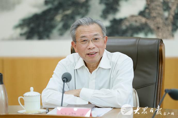 山东省委理论学习中心组进行集体学习