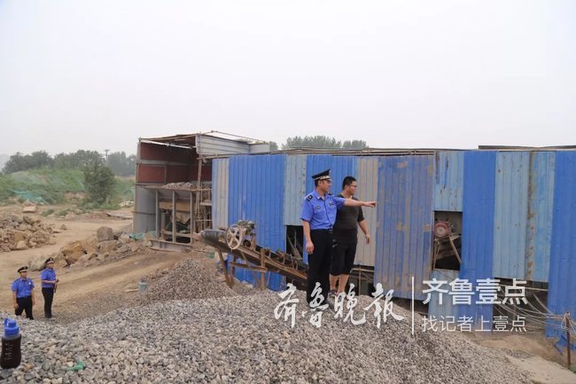 工地内藏石子加工厂，扬尘污染严重！临沂城管抓现行