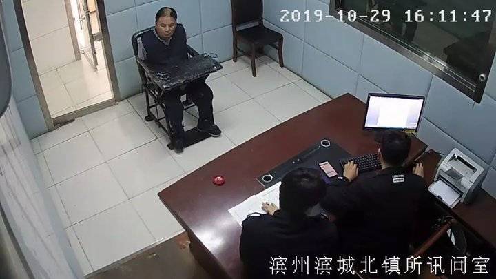 刑拘！滨州老汉街头扇交警耳光惹众怒，一巴掌把自己送进看守所