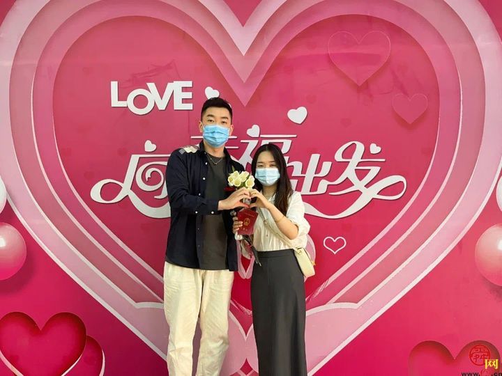 人间纵有百媚千红 唯独你是情有所钟 这个“520”我想陪你慢慢变老，么么哒