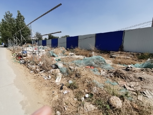 【啄木鸟在行动】历下区中林路路附近渣土裸漏