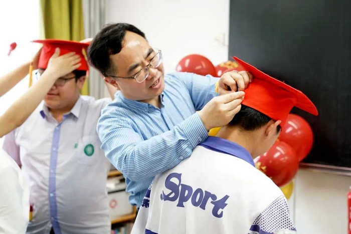 最后一课！济南中学高三学生在师长祝福声中信心满满奔赴考场