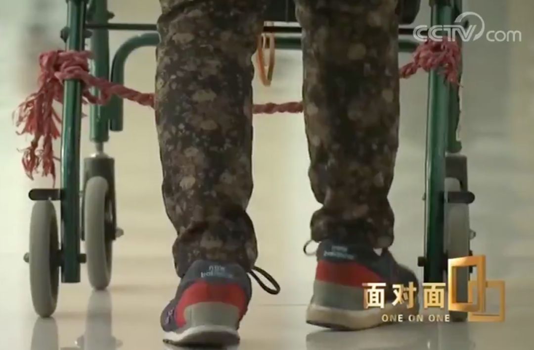 85岁医生每天接诊40个病人:你说没号了不能看，我做不到！