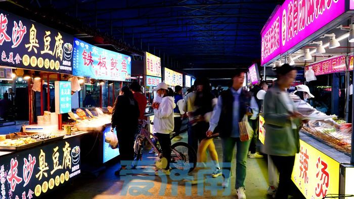 济南这些夜市“花式上新”，一幅活力满满的夜宴图徐徐展开