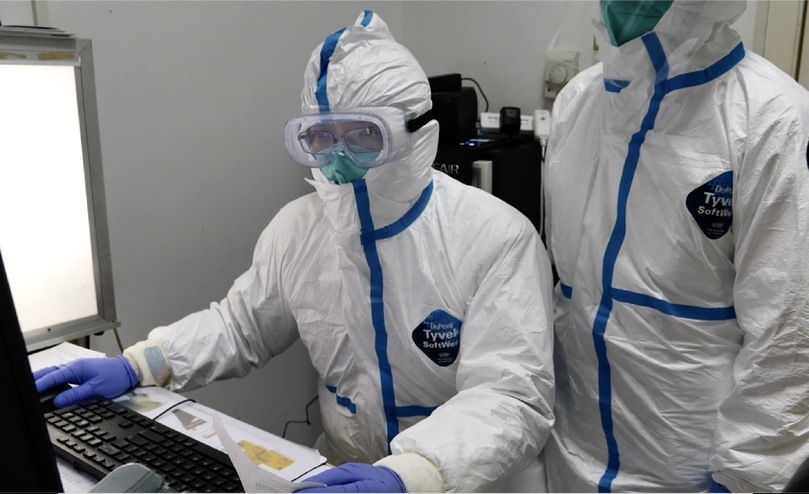 特写｜“应收尽收”总攻下的发热门诊：深夜，终于难得安静