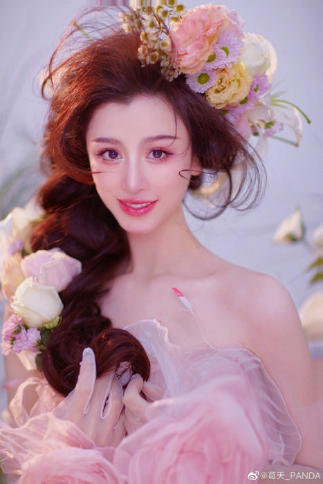 变身花仙子！葛天花间梦幻大片曝光