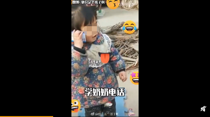 萌娃拿玩具听诊器与医生互怼，一脸认真 网友：是学术交流没错了