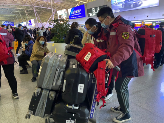 山东首批138人医疗队支援湖北