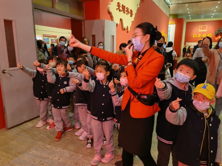 “童心向党 传承红色基因” 山师附小2021级9班雏鹰小队走进山东博物馆