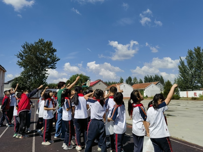 “走，咱们去追云彩！”商河这所学校把课堂搬到“天