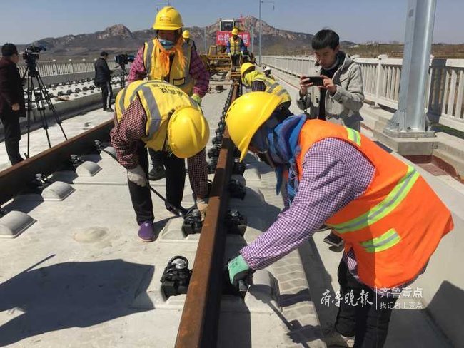 大干11天！鲁南高铁铺轨进入日照，日铺钢轨12公里