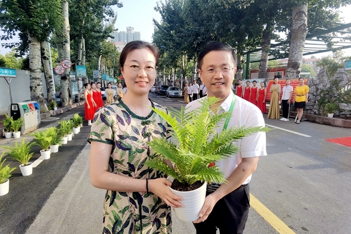 浓浓尊师意，款款爱师情！济南中学举行庆祝教师节活动