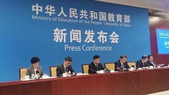 爸爸辅导孩子作业生气捶墙致骨折 家长如何摆脱“恐辅症”