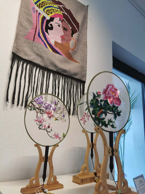 百花洲畔开就业工坊  非遗+扶贫特色产品展示展销陆续开启