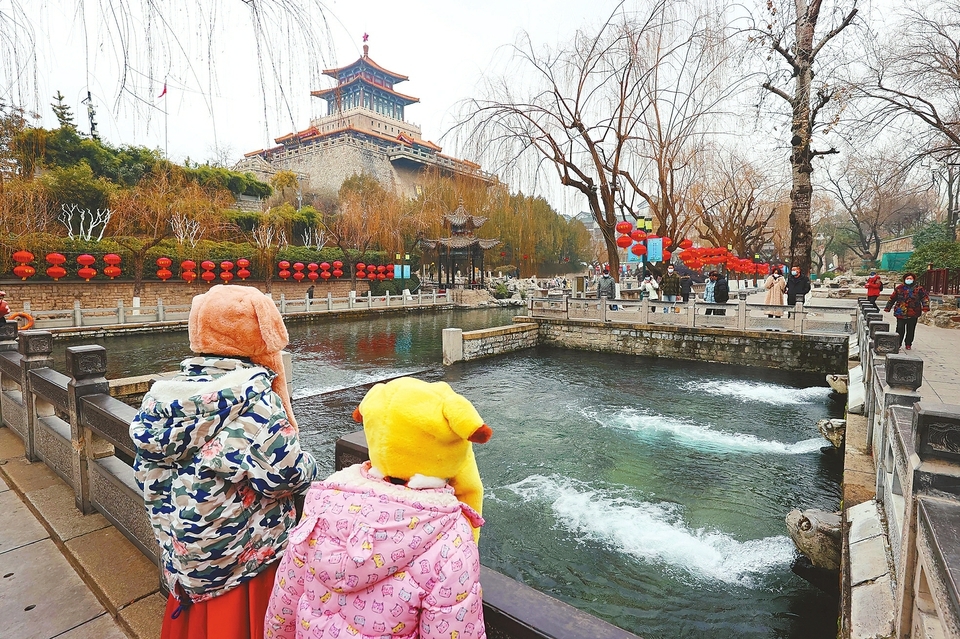 【我们的节日·春节】红灯高挂迎新春