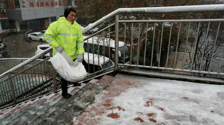 致敬风雪中的守护者！山东各地各部门迎战2020首场降雪