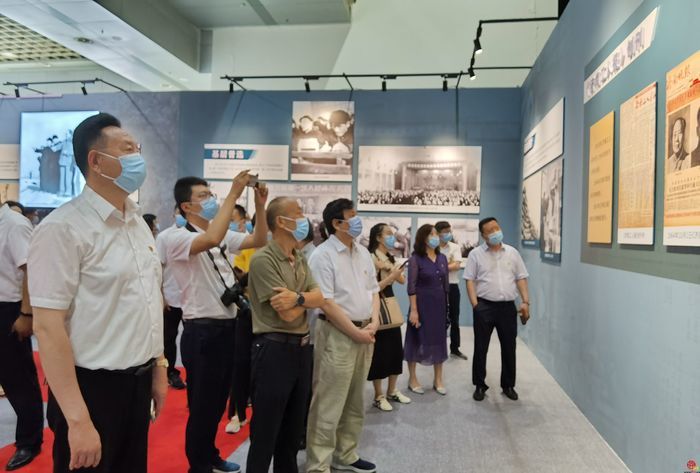 市应急局组织党员干部观看济南市庆祝中国共产党成立100周年主题展
