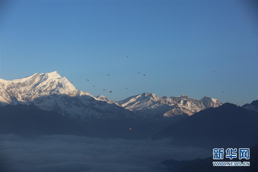尼泊尔徒步胜地普恩山上的早晨