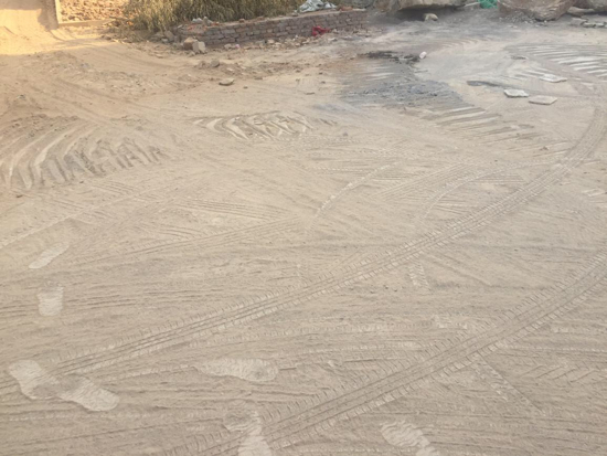 【啄木鸟在行动】开拓路南头路面积尘严重 存在扬尘隐患