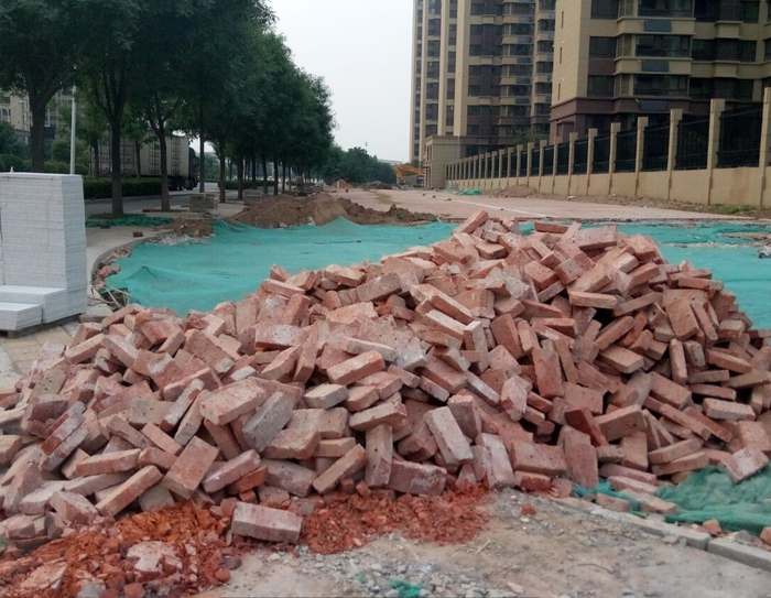 【啄木鸟在行动】清源路与淄博路交汇处南侧渣土及建筑垃圾裸露