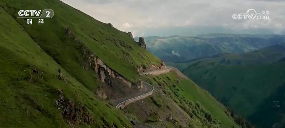 “网红”独库公路延迟关闭 首次与游客相约“双节”假期