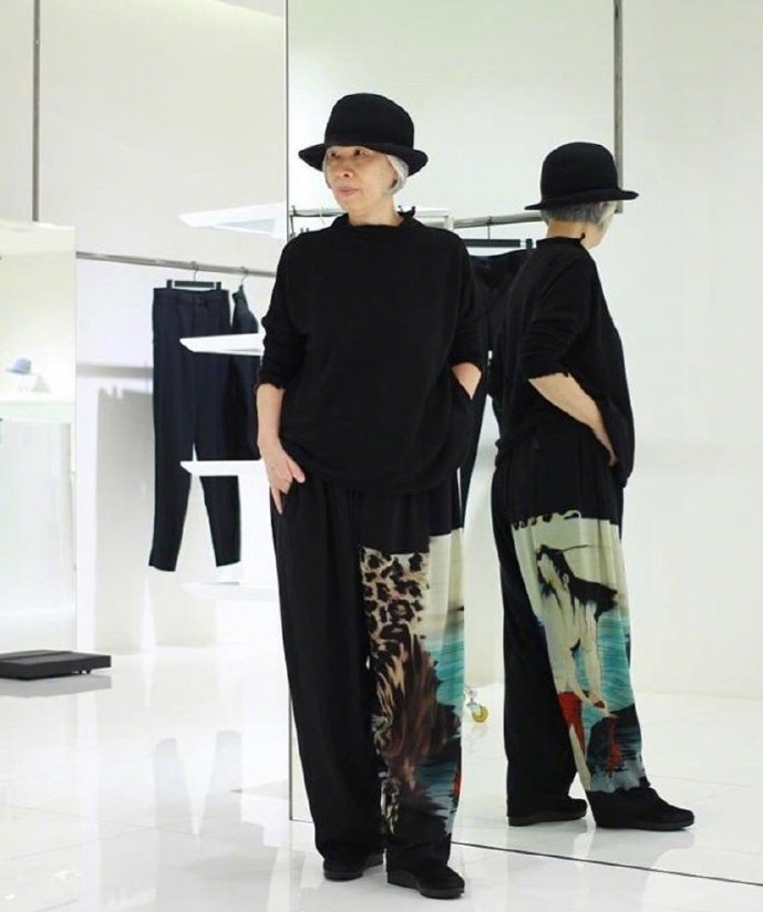 周杰伦|周杰伦妈妈太fashion！周董大喊：比我还会穿