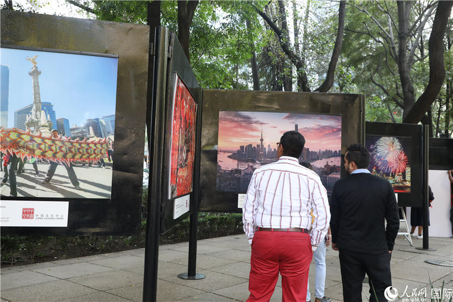 “欢乐春节”图片展在墨西哥城开幕