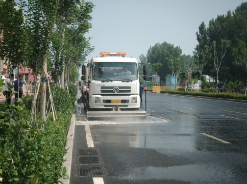 济南“行走城管”开展道路保洁工作恳谈观摩活动