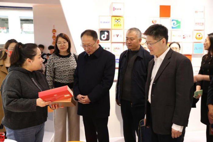 3.8女王节·济南“妆”点你的美 美妆专场直播活动启动仪式成功举办