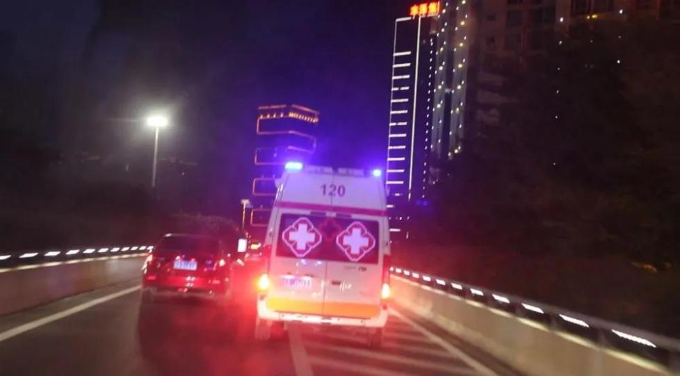 凌晨保持通话13分钟 广西南宁120调度员挽救14岁轻生女孩