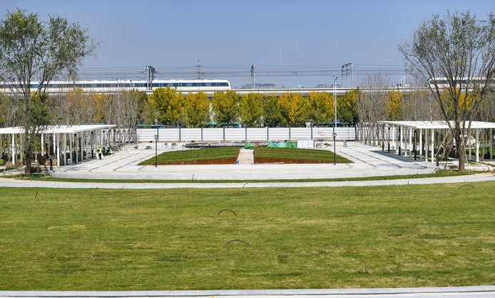 地铁2号线车站旁新建中央公园