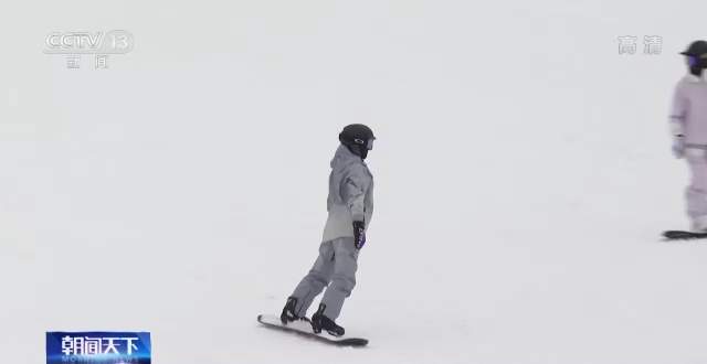 “冷资源”带动“滑雪热” 最新规划指出到2025年我国户外运动产业总规模超3万亿元