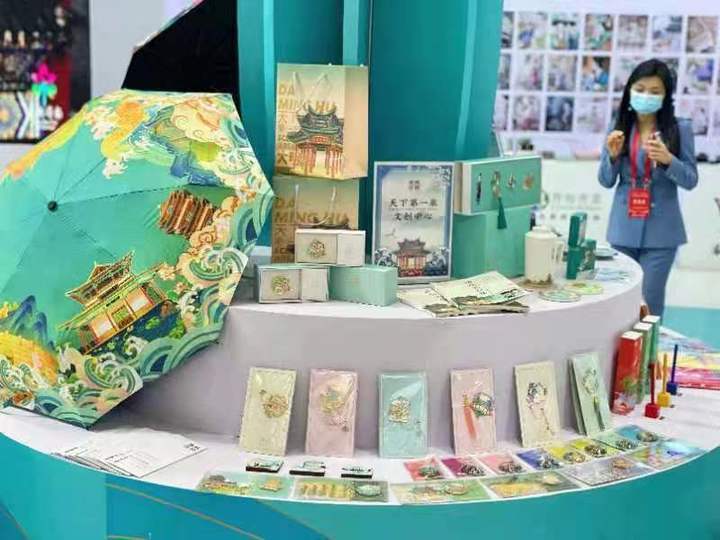 济南大明湖“并蒂莲”等文创产品亮相中国(武汉）文旅博览会