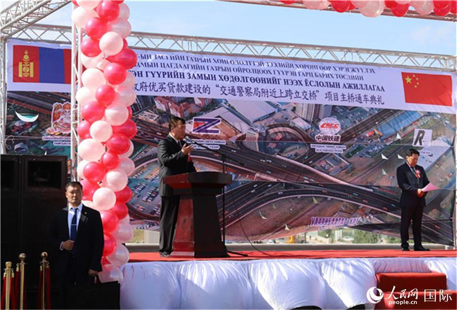 中企承建蒙古国最大互通立交桥主桥建成通车