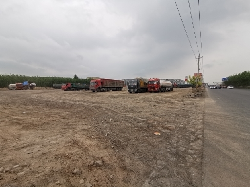 【啄木鸟在行动】章丘区S321省道与机场北路交叉口附近渣土裸露