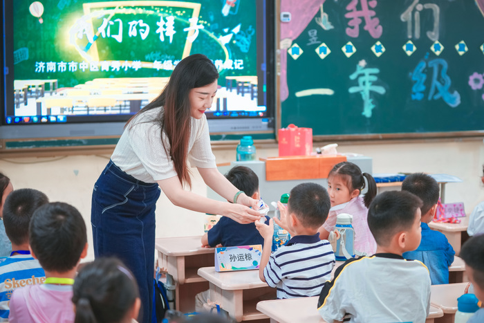 “你上学我守护”,新生入学他们有妙招
