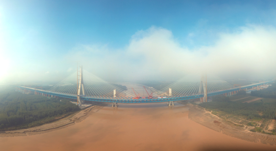 提前六个月，G104京岚线济南黄河公路大桥主桥正式合龙！