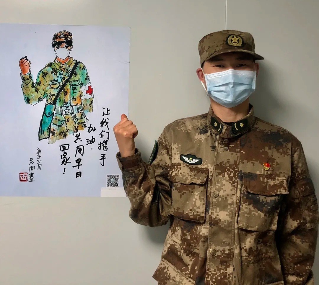 隔空照丨那个不让记者播自己姓名的90后，和妈妈同框啦！