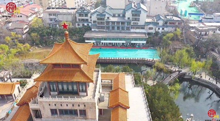 济南的惬意就在这一池碧水里