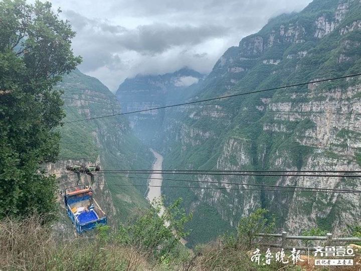 泰安“挑山工”赴川勇修“天索”，搭建脱贫“天路”