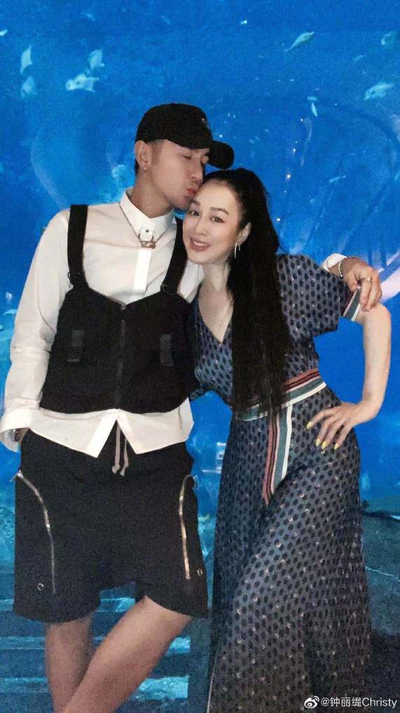 钟丽缇回应被子宫绑架 网友：认识为自己活的加油