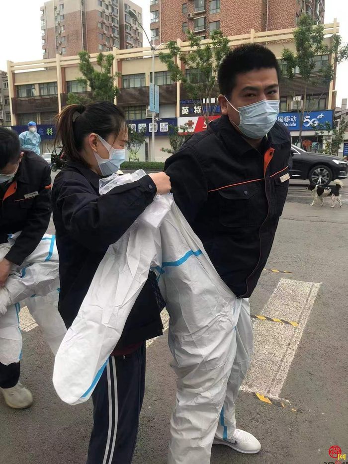“白一天shi加油！”济南防疫一线收到这份最“暖心”礼物