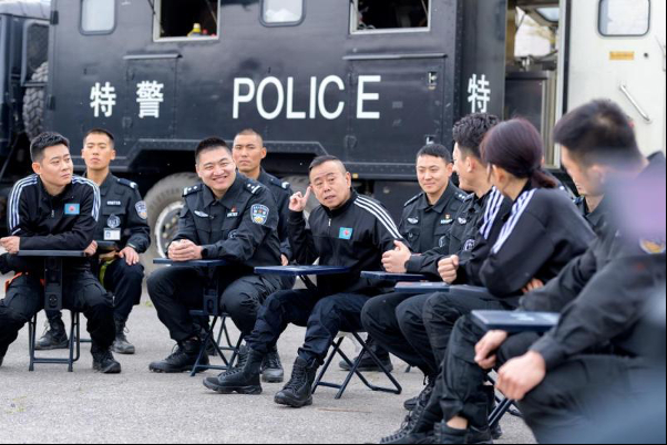 《送你一朵大红花》五一连播 致敬了不起的奋斗者