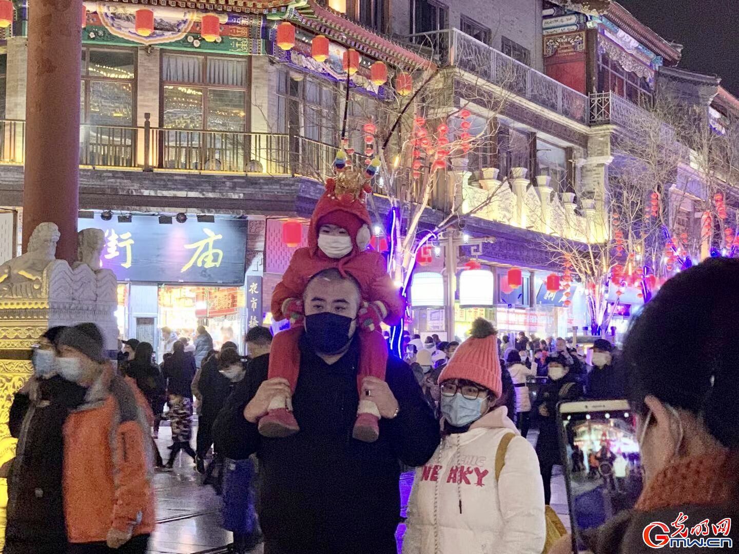 实拍大栅栏商业街 感受京城特色年味儿