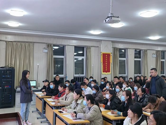 高新区凤凰路学校家长课堂拉近家校“心”距离