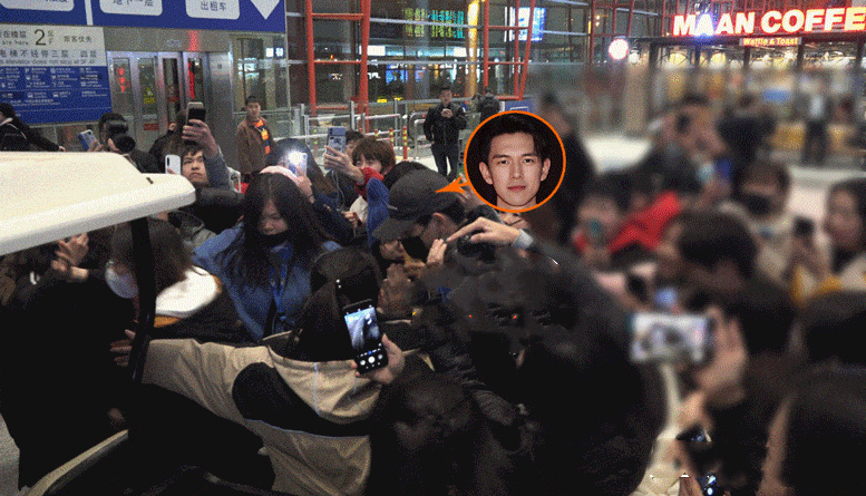 李现遭迷妹围堵场面混乱，仓皇爬上电瓶车“逃之夭夭”